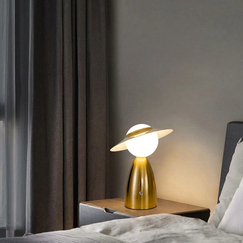 Lampe de table USB en métal à chargement créatif européen