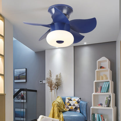 Lampe de ventilateur de plafond intelligente dans la chambre des enfants