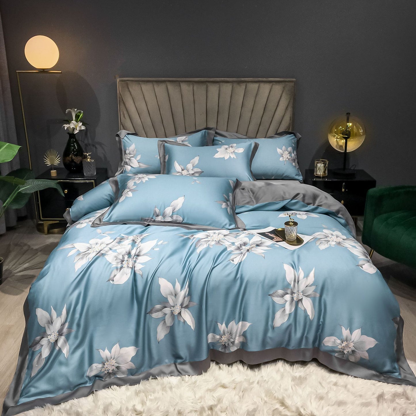 Double Sided Silk Printed Bed Set Of Four Pieces With Ice Silk