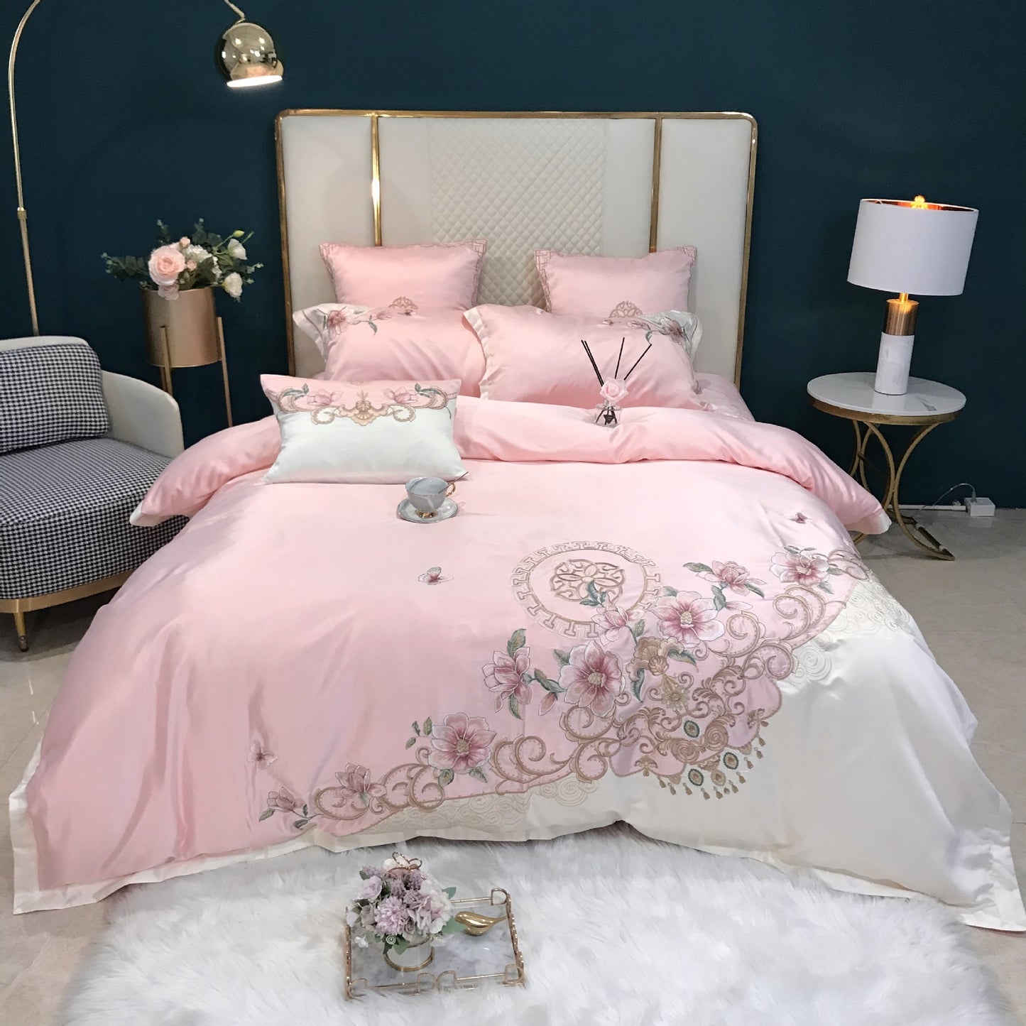 Housse de couette brodée en coton à blocage de couleurs en quatre pièces pour lit