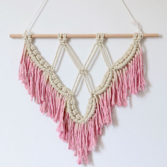 Décoration murale en macramé de style Boho