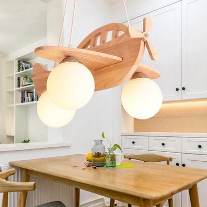 Lustre moderne minimaliste en forme d'avion dans la chambre des enfants