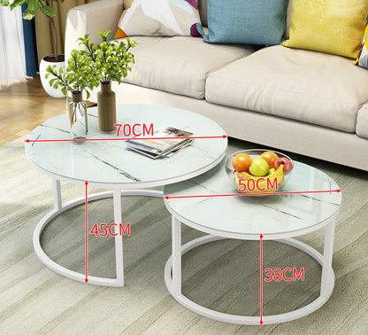 Table basse ronde de balcon de maison simple