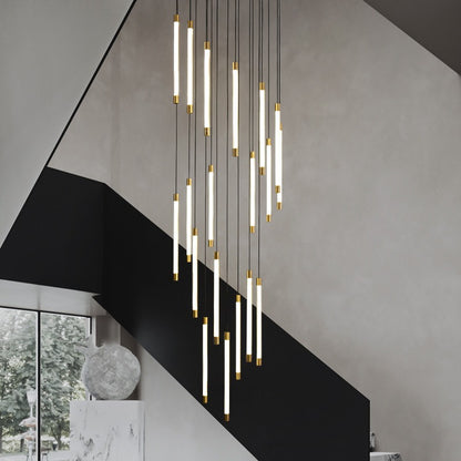 Long lustre d'escalier duplex tout en cuivre