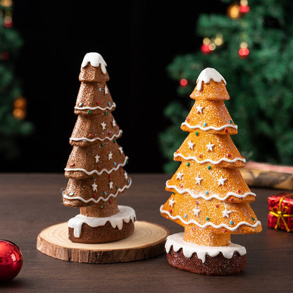 Modelo de árbol de Navidad con tarta de jengibre y decoraciones navideñas