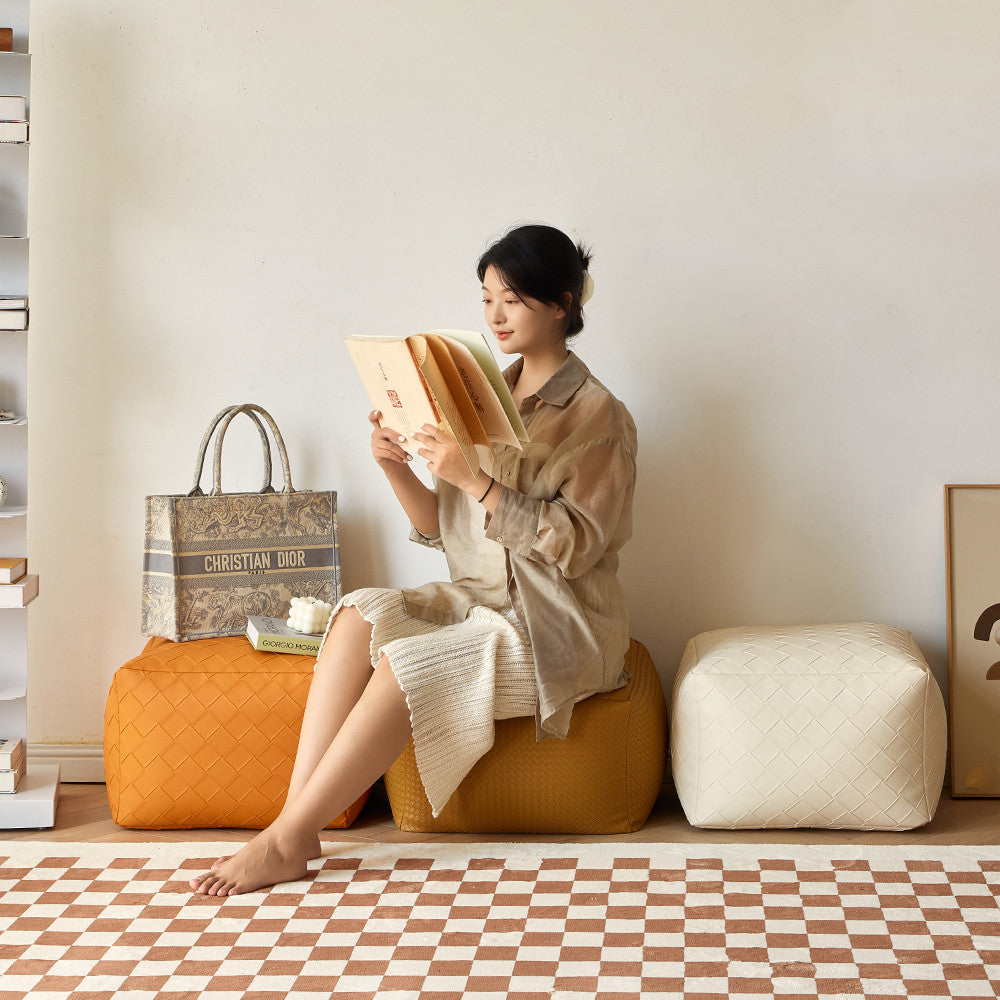 Petit tabouret de couleur unie, mode minimaliste domestique