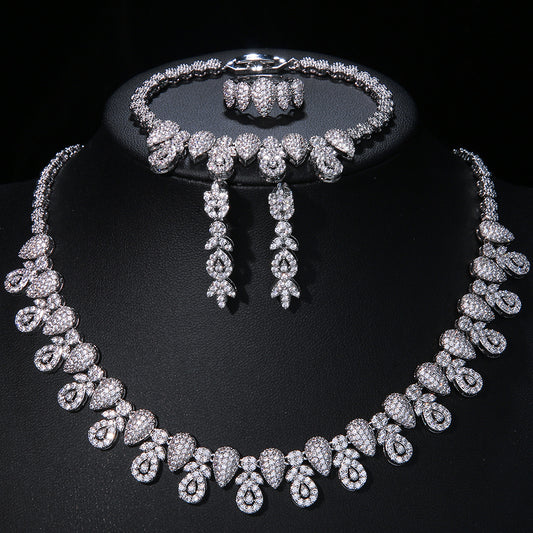 Ensemble de bijoux collier en zircon à la mode