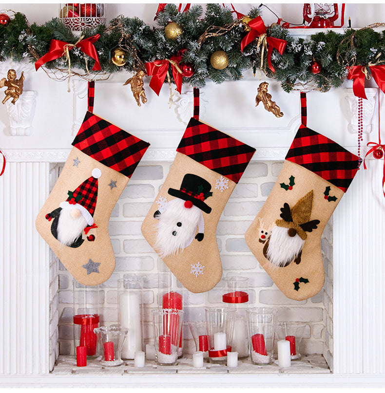 Décorations de Noël Pendentif de fenêtre brodé en tissu à carreaux rouges et noirs