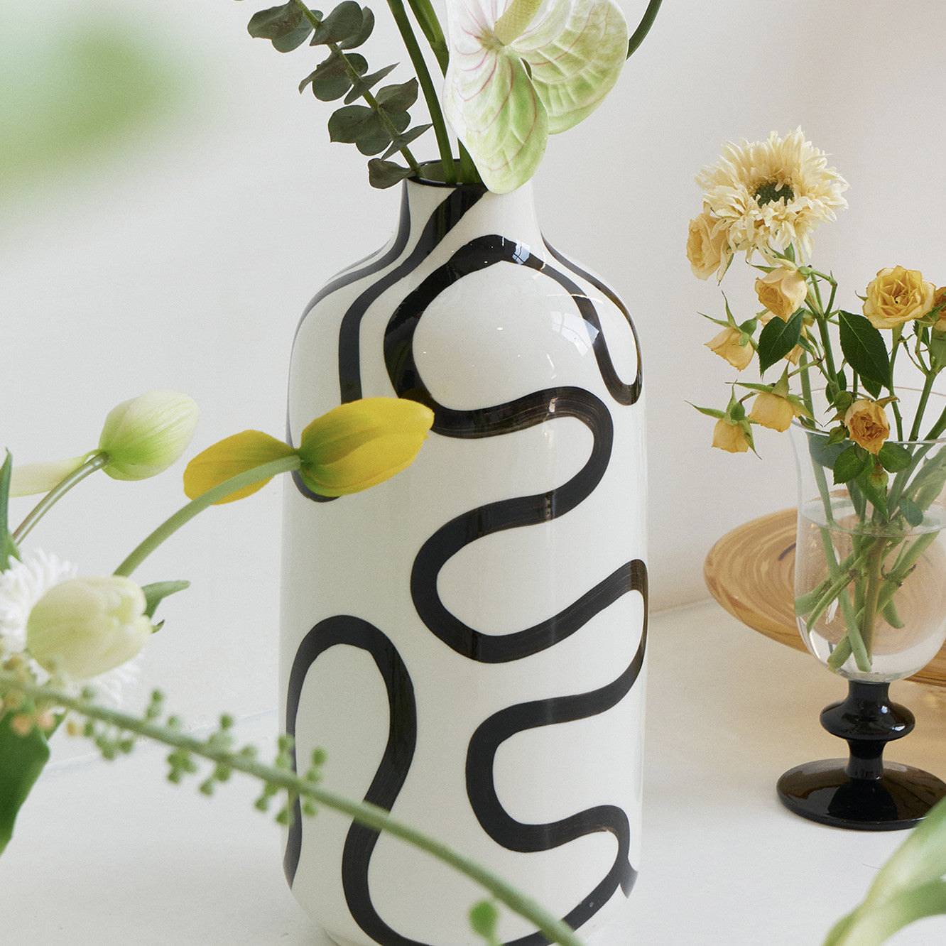 Fashion Abstract Line Floor Vase