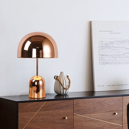 Lámpara de sala de exposiciones de oro rosa junto a la cama de dormitorio y sala de estar con forma de seta