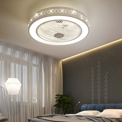 Ventilateur et lustre invisibles à LED dans le salon, la chambre et la salle à manger