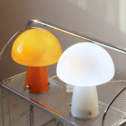 Lámpara de mesa Creative B&amp;B Mushroom en un ambiente decorativo