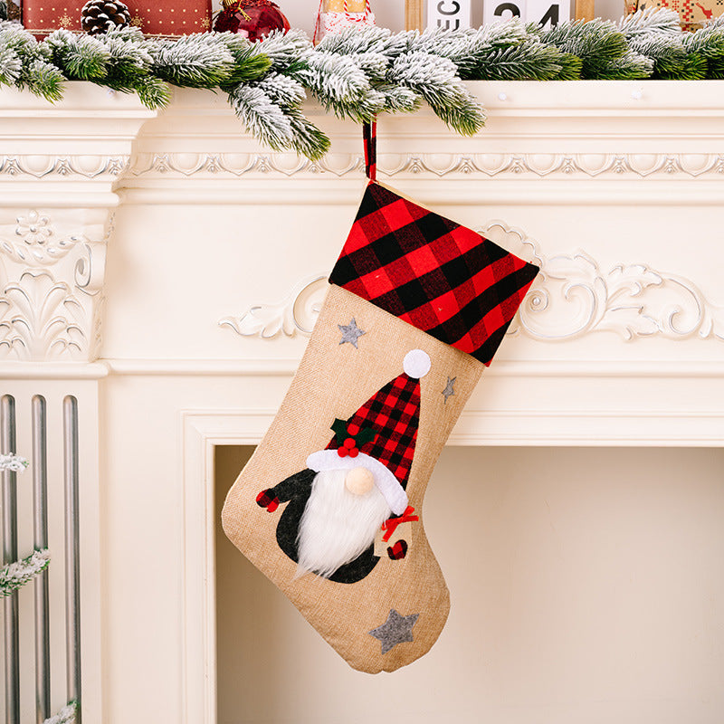 Décorations de Noël Pendentif de fenêtre brodé en tissu à carreaux rouges et noirs