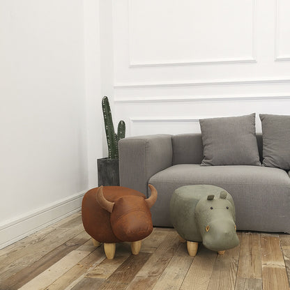 Tabouret animal de dessin animé de veau créatif à la porte de la maison