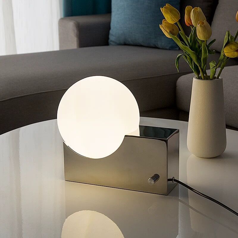 Lampe de table décorative nordique en forme de lune blanche laiteuse, design danois