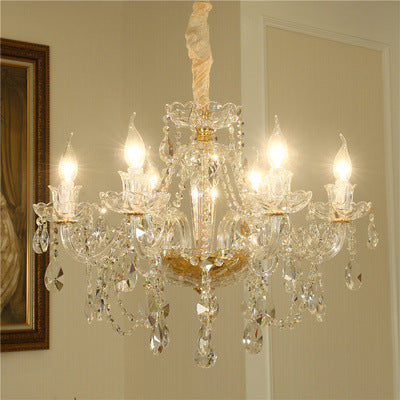 Lustre en cristal de luxe dans le salon