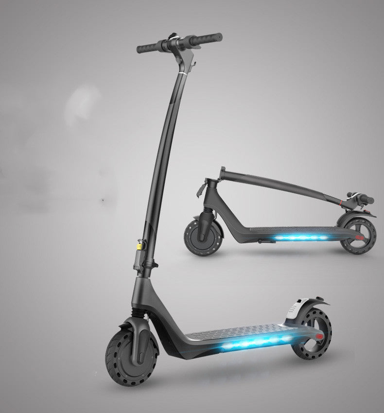 El scooter eléctrico es pequeño, plegable y liviano