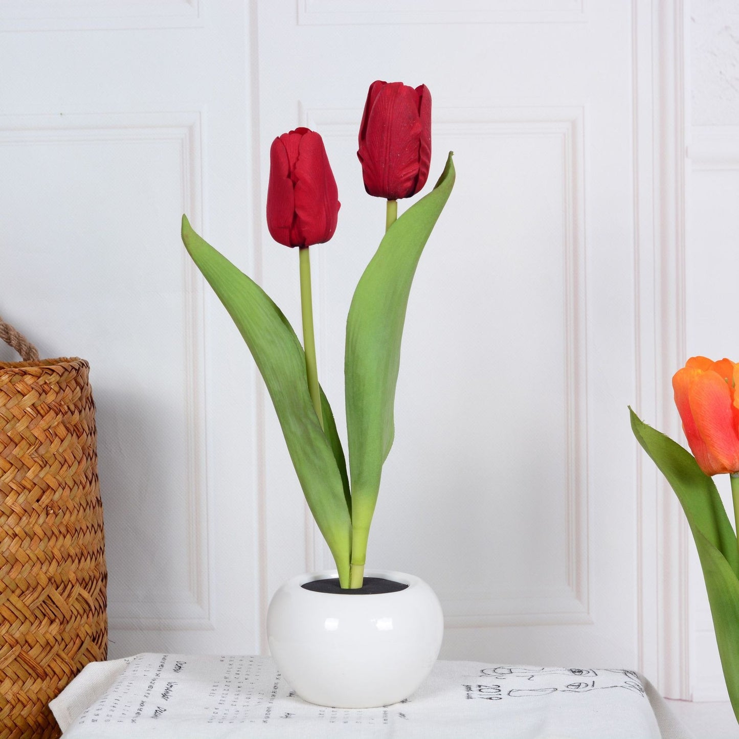 Luz LED nocturna de flor de tulipán, maceta Artificial, paisaje de plantas en maceta, lámpara de mesa, decoración para el hogar, dormitorio y sala de estar, regalo