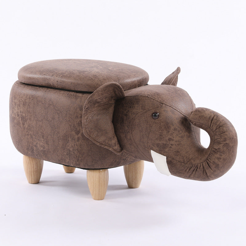 Tabouret animal de dessin animé de veau créatif à la porte de la maison