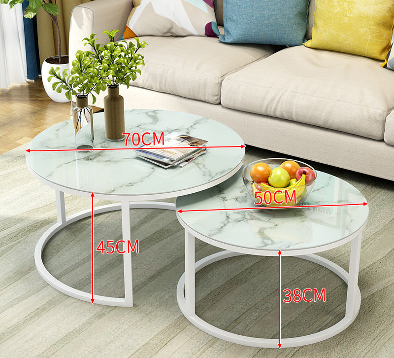 Table basse ronde de balcon de maison simple