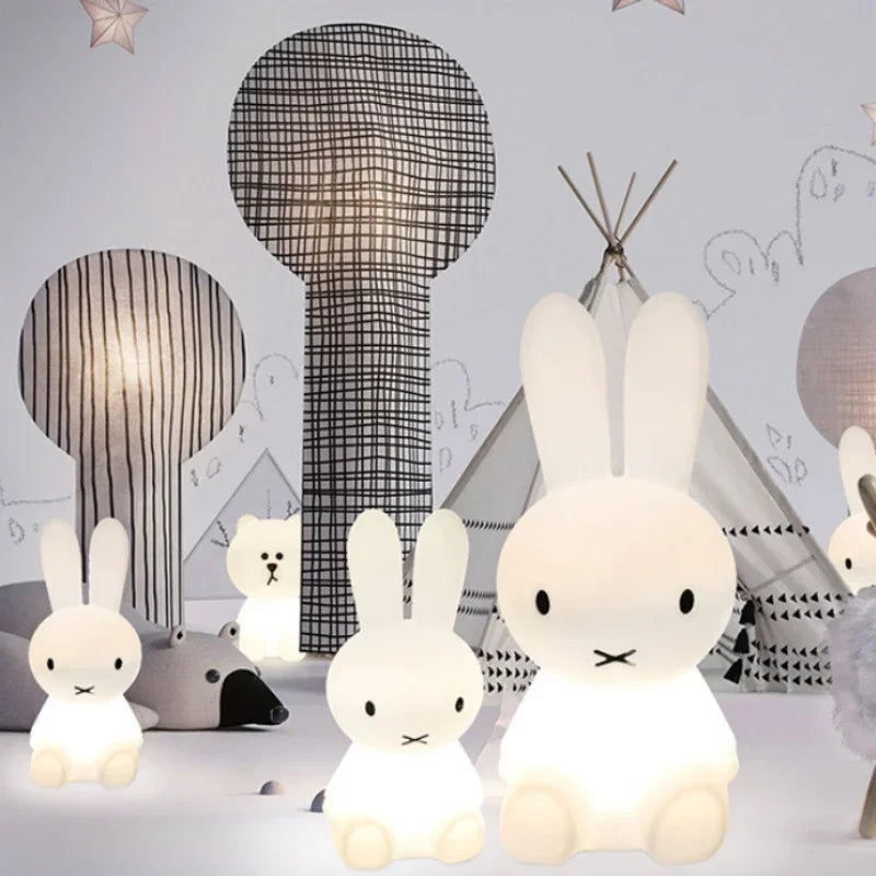 Bonita iluminación de conejo, luz de ambiente, luz nocturna, luces LED, amperios para habitación, lámpara de escritura, lámpara de escritorio, lámpara de noche para niños, regalo