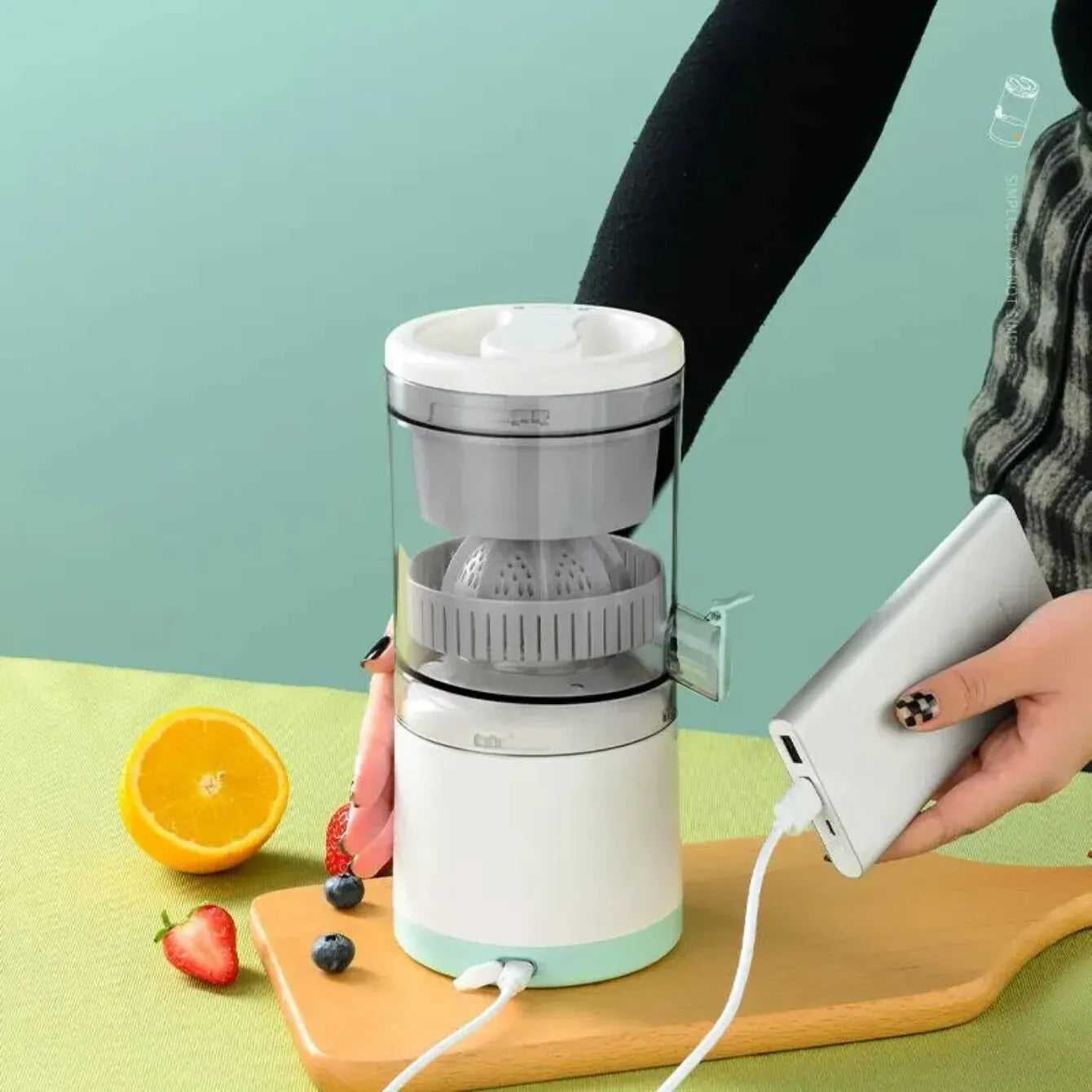 Ju479 Portable Electric Juicer USB Rechargeable Two-Way Spiral Cup Home Multifunctional Fruit Juicer