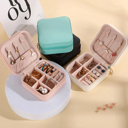 Mini caja de almacenamiento de joyería portátil para mujer, estuche de almacenamiento de collares y pendientes de viaje para el hogar, organizador de anillos, estuche de exposición de cuero PU