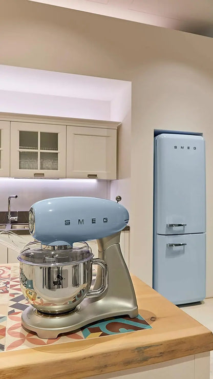 Batteur sur socle crème rétro Smeg années 50