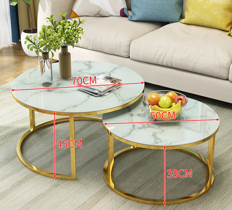 Table basse ronde de balcon de maison simple