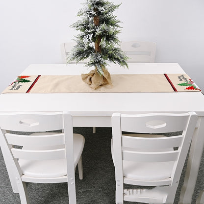 Camino de mesa con adornos navideños y diseño de coche de bosque para mesa de comedor