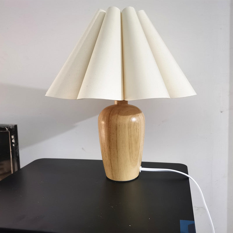 Log New Chinese Style Small Retro Pleated Cover Petal Night Table Lamp