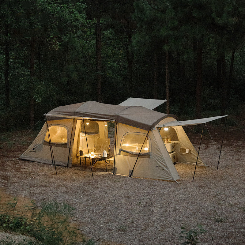 Camping en plein air dans une tente de pluie