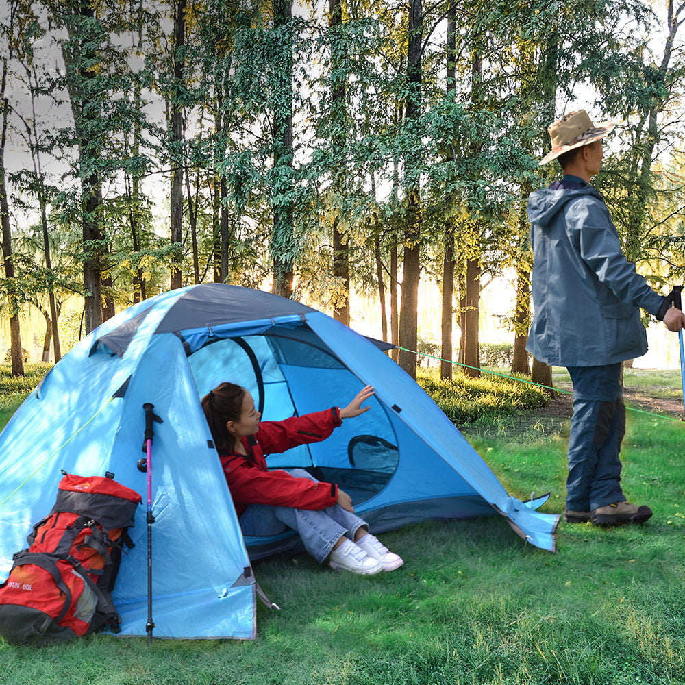 Tente de couple de camping de pêche en plein air