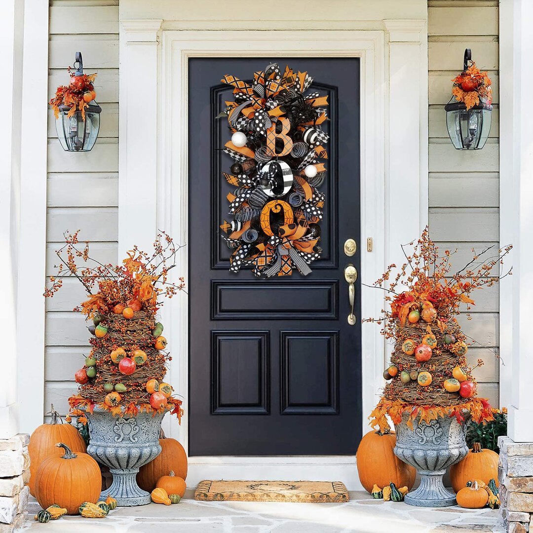 Guirnalda de letras de calabazas aterradoras para la entrada principal de Halloween