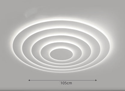 Le plafonnier LED dans le salon atmosphérique est simple