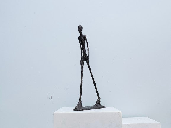 Escultura de bronce minimalista de Giacometti, muebles de lujo ligeros, decoración de sala de estar de Hotel