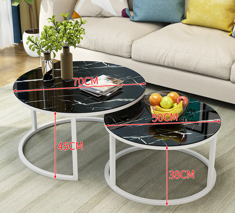 Table basse ronde de balcon de maison simple