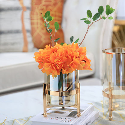 Decoración romántica de la mesa de los accesorios de la cena a la luz de las velas