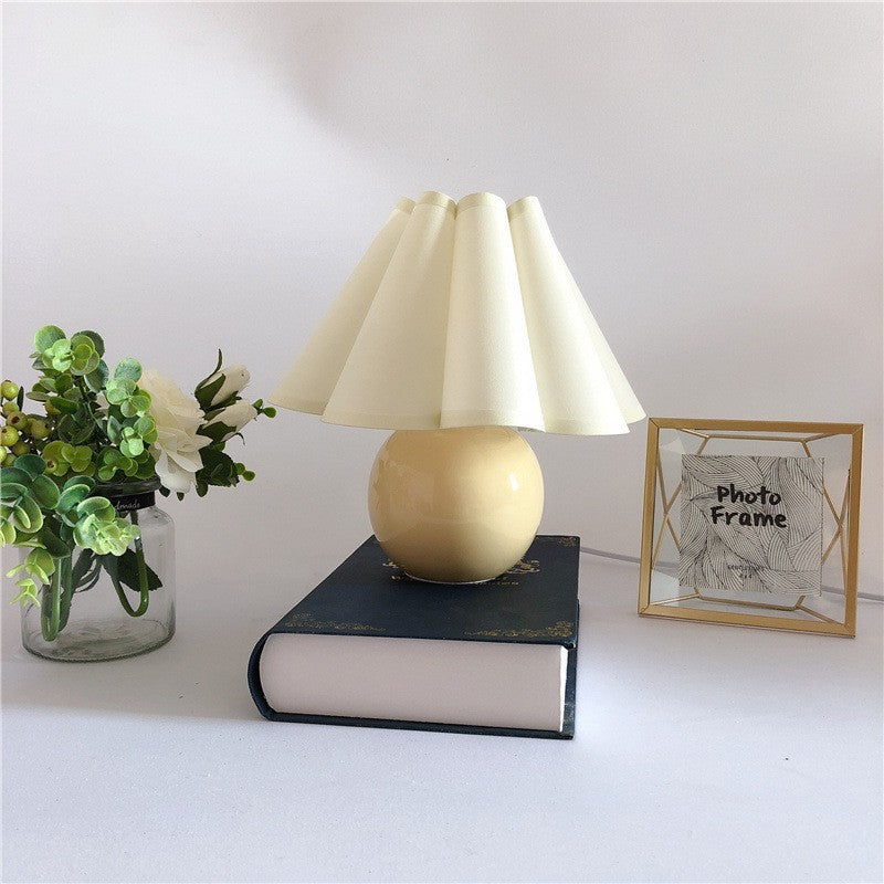 Lampe de table décorative de chevet en tissu pétale en céramique et métal