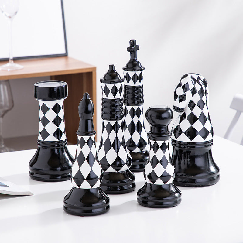 Ornements d'échecs en treillis noir et blanc en céramique européenne