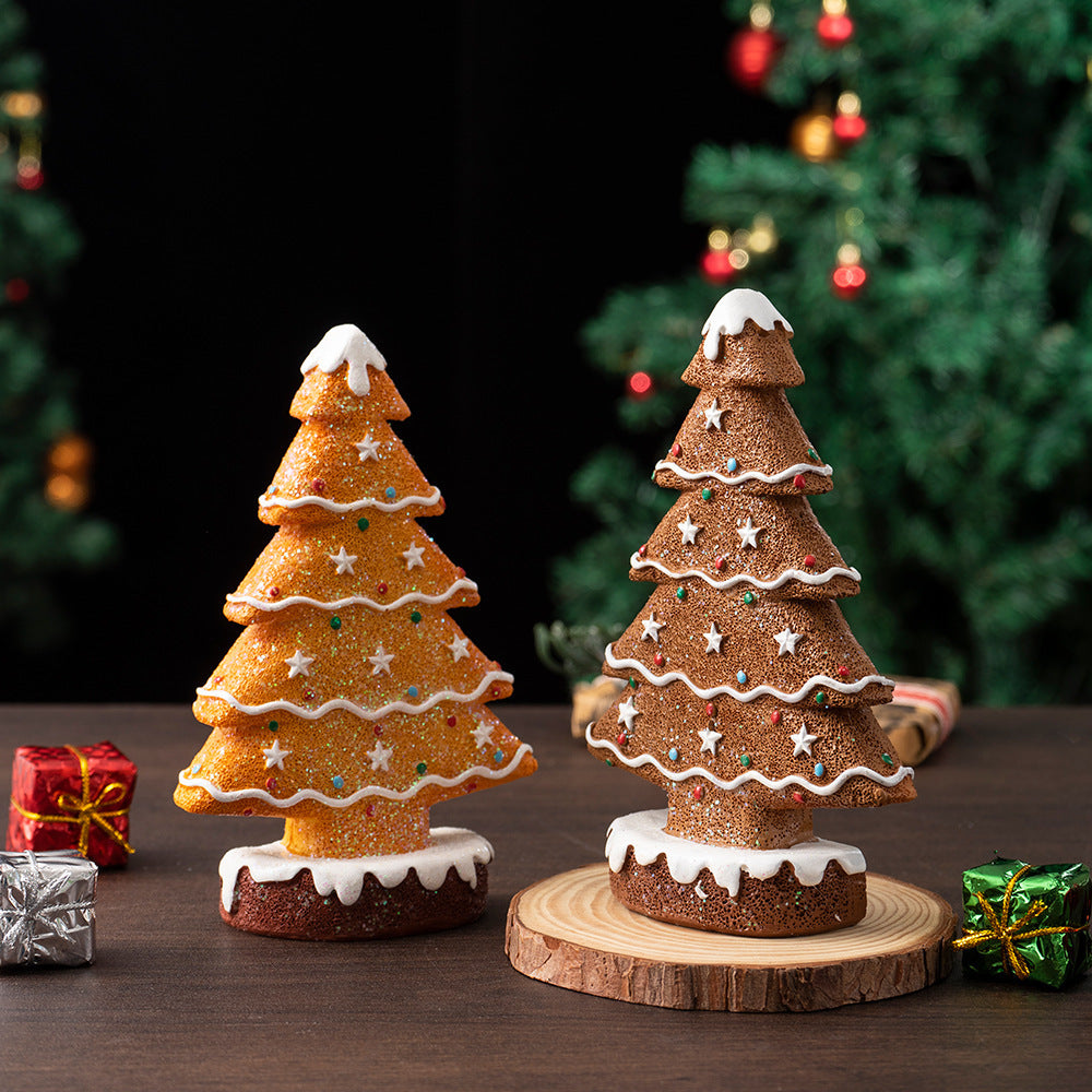 Modelo de árbol de Navidad con tarta de jengibre y decoraciones navideñas