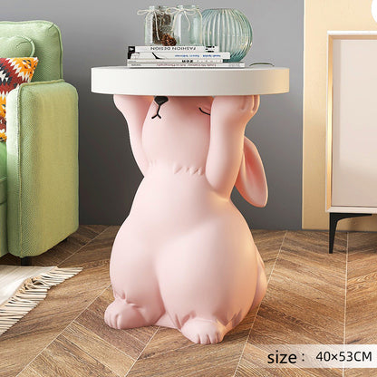 Table basse lapin dans un salon moderne