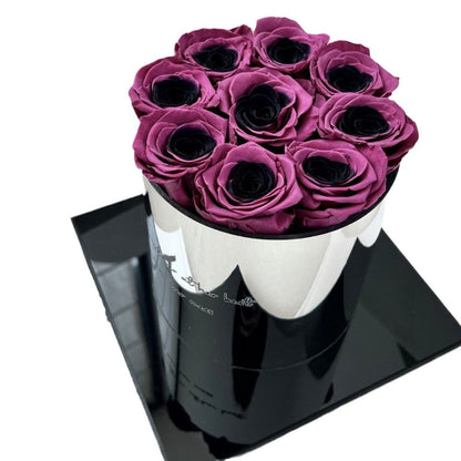 Pot de fleur sphérique avec nœud papillon, fleurs préservées de prune noire