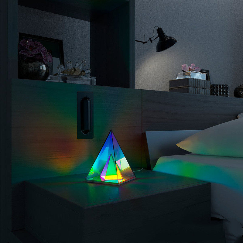 Lampe de table pyramidale, veilleuse créative pour l'ambiance du salon et de la chambre à coucher