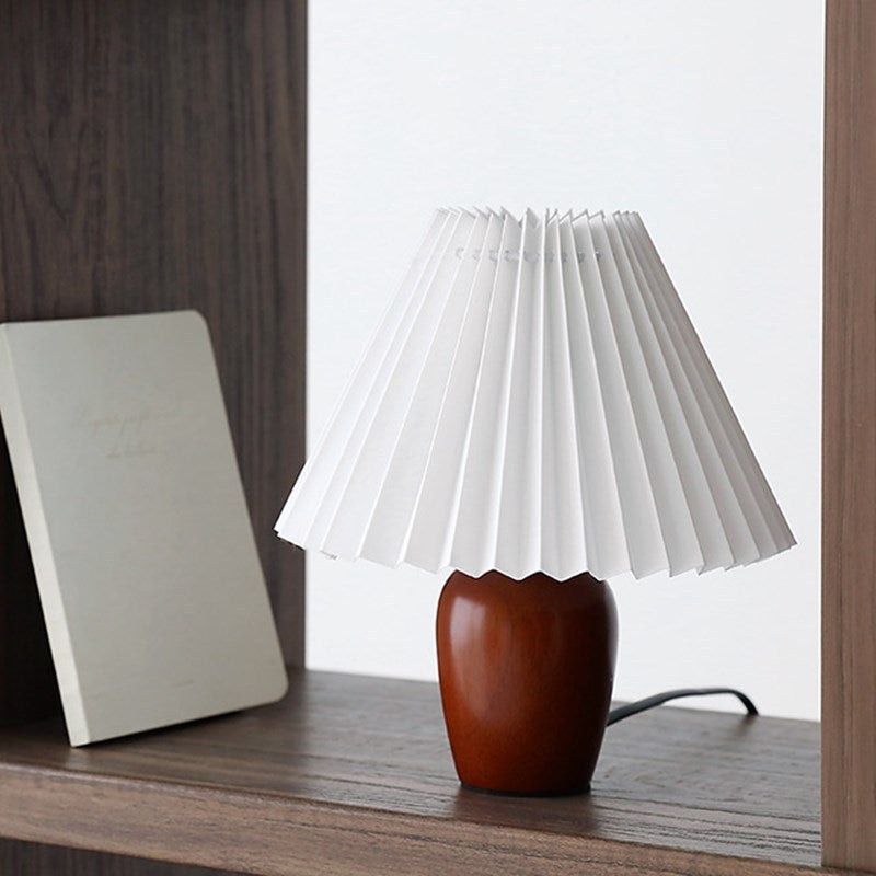 Log New Chinese Style Small Retro Pleated Cover Petal Night Table Lamp