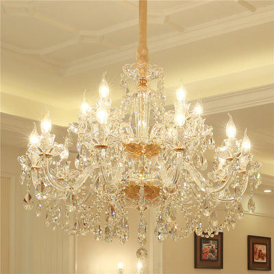 Lustre en cristal de luxe dans le salon