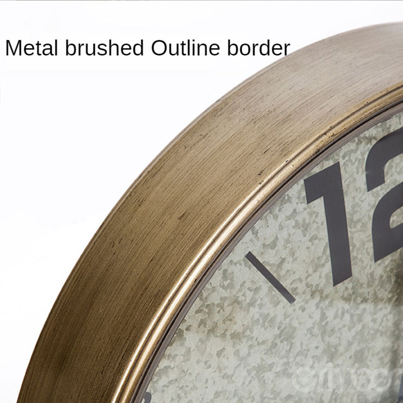 Reloj de pared creativo con engranajes de metal.