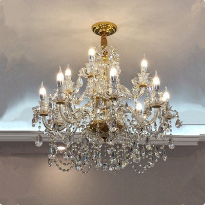 Lustre en cristal de luxe dans le salon