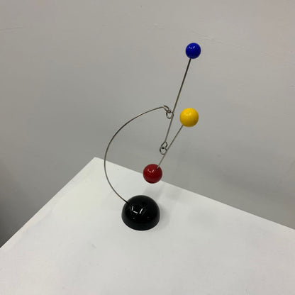 Dispositivo de equilibrio de mesa Adorno de escultura dinámica