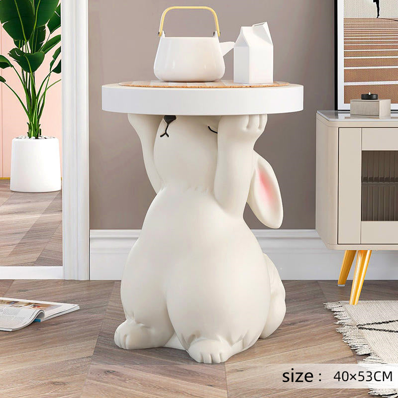 Table basse lapin dans un salon moderne